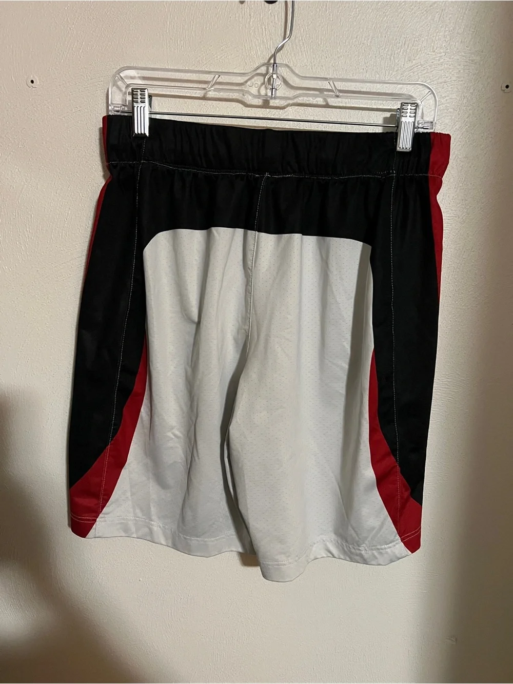 UNDER ARMOUR Classic Athletic Athleisure Basketball Shorts White Red Black Boy L